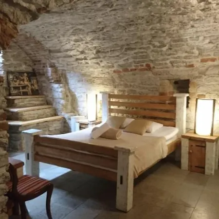 Apartamento Old Town Luxury Talin