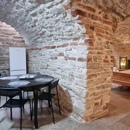 Old Town Luxury Apartament *